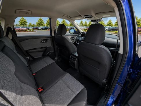 Used 2022 Nissan Rogue SV FWD image 14