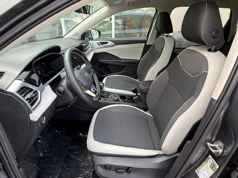 New 2025 Volkswagen Taos SE image 14