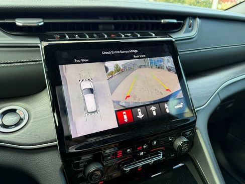 New 2025 Jeep Grand Cherokee L Limited w/ Luxury Tech Group II image 17