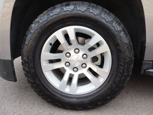 Used 2019 Chevrolet Suburban LT RWD image 42