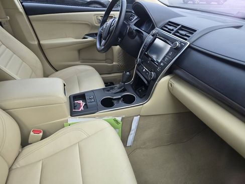 Used 2016 Toyota Camry XLE w/ Moonroof Package image 17