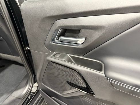 Used 2025 Chevrolet Silverado EV LT image 27