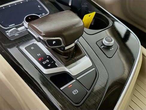 Used 2018 Audi Q7 3.0T Premium Plus image 22