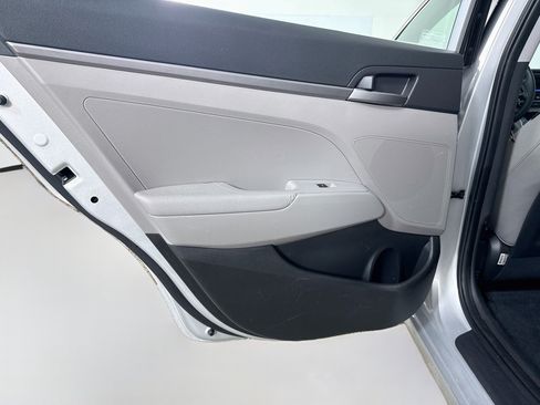 Used 2017 Hyundai Elantra SE FWD image 25