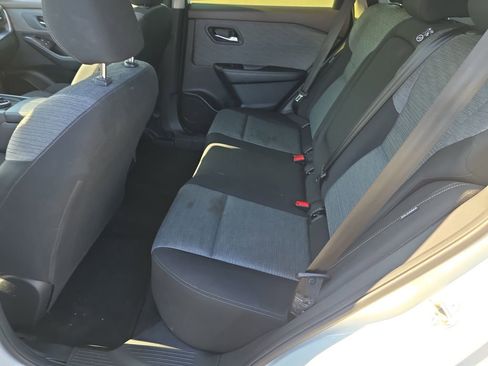 Used 2023 Nissan Rogue SV image 10