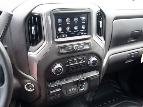 Used 2025 Chevrolet Silverado 2500 W/T AWD/4WD image 3