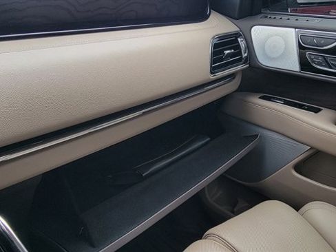 Used 2024 Lincoln Navigator L Reserve AWD/4WD image 43