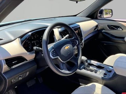 Used 2023 Chevrolet Traverse LS FWD image 12