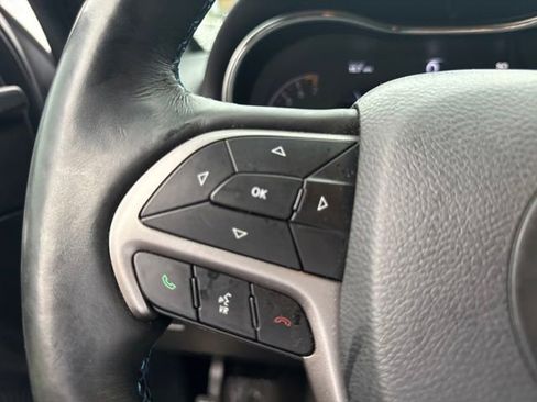 Used 2019 Jeep Grand Cherokee Laredo image 15