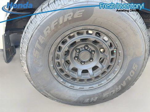 Used 2024 Nissan Frontier SV RWD image 36