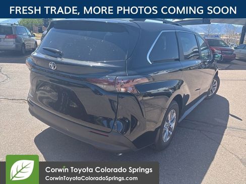 Used 2026 Toyota Sienna LE AWD/4WD image 7