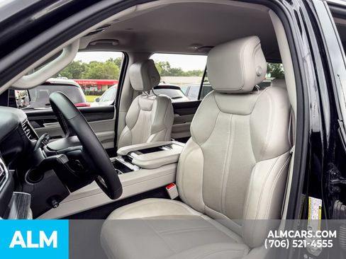 Used 2024 Jeep Wagoneer Series II w/ Flexible Seating Group RWD image 8