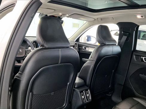 Used 2019 Volvo XC40 T5 Momentum AWD/4WD image 11