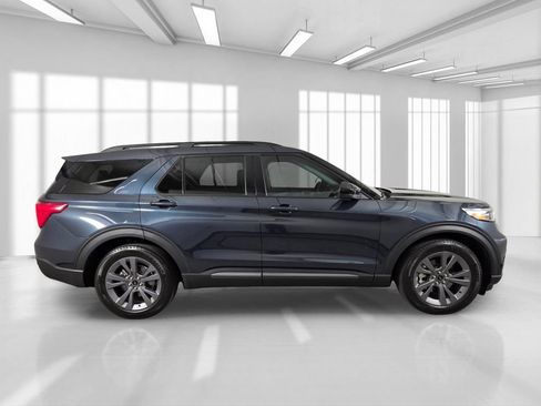 Used 2023 Ford Explorer XLT w/ Equipment Group 202A RWD image 9