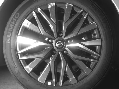 Used 2025 Nissan Altima 2.5 SV FWD image 13