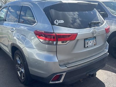 Certified 2018 Toyota Highlander Limited Platinum AWD/4WD image 2