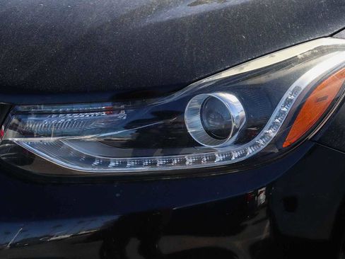 Used 2020 Chevrolet Trax LT w/ LT Convenience Package image 2