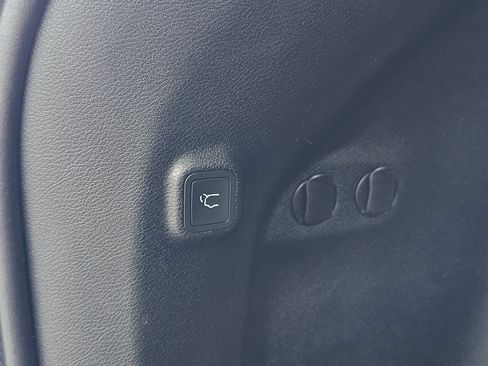 Used 2019 Jeep Cherokee Latitude Plus image 24