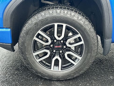 Used 2023 GMC Sierra 1500 AT4 w/ AT4 Premium Package AWD/4WD image 13