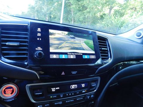 Used 2022 Honda Pilot Touring image 11