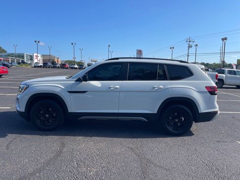 Used 2025 Volkswagen Atlas Peak Edition SE AWD/4WD image 13