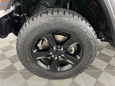 Used 2020 Jeep Wrangler Unlimited Sahara image 11