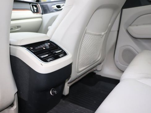 Used 2019 Volvo XC60 T6 Inscription w/ Protection Package image 31