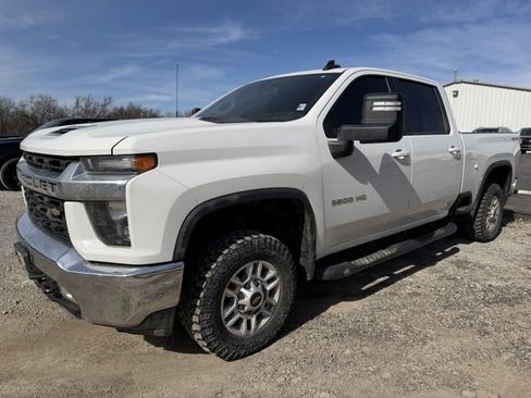 Used 2022 Chevrolet Silverado 2500 LT w/ Convenience Package image 2