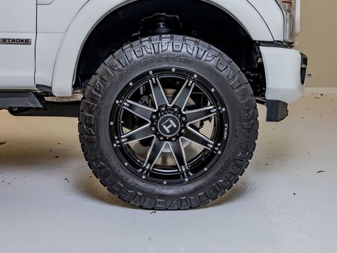 Used 2022 Ford F250 Platinum w/ FX4 Off-Road Package AWD/4WD image 11