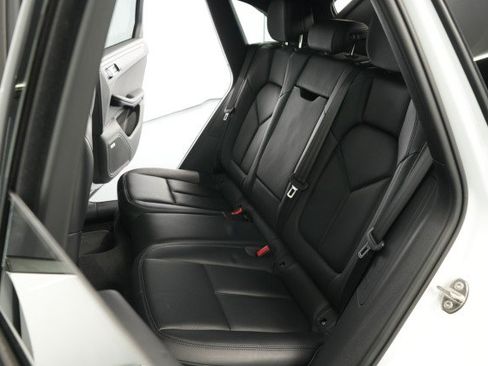 Used 2023 Porsche Macan AWD/4WD image 49
