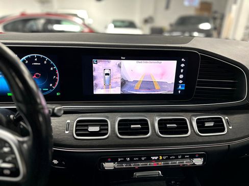 Used 2020 Mercedes-Benz GLS 450 4MATIC image 25