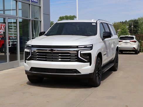 New 2025 Chevrolet Suburban Premier image 6