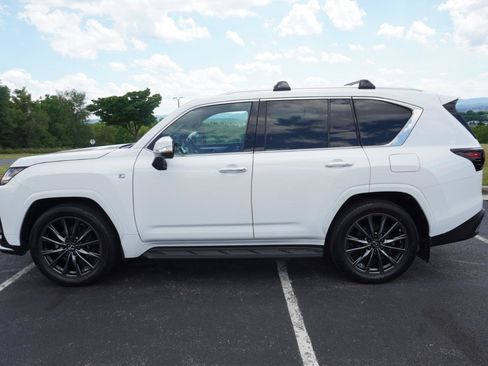 Used 2023 Lexus LX 600 F Sport w/ Accessory Package (Z1) AWD/4WD image 11