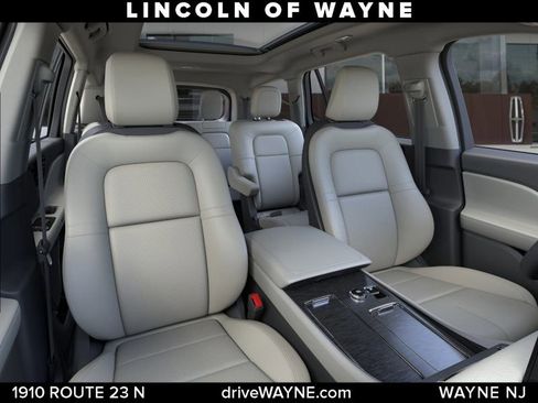 New 2025 Lincoln Aviator AWD image 11