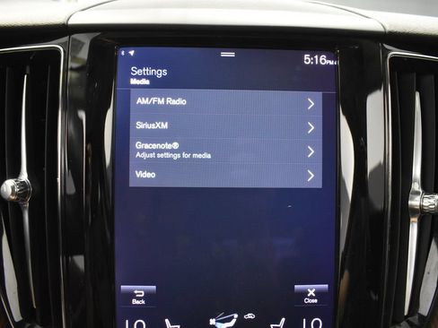 Used 2021 Volvo XC60 T5 Momentum w/ Climate Package AWD/4WD image 23