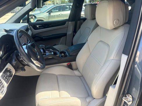 Used 2020 Porsche Cayenne AWD/4WD image 15
