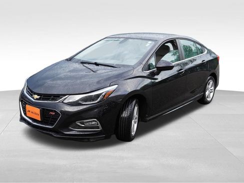 Certified 2017 Chevrolet Cruze LT w/ RS Package FWD image 11
