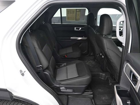 Used 2023 Ford Explorer XLT AWD/4WD image 20