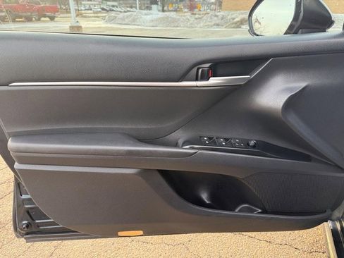 Used 2018 Toyota Camry SE image 19