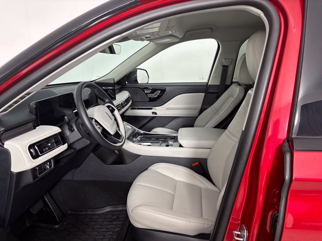 Used 2026 Lincoln Aviator AWD w/ Jet Appearance Package image 19
