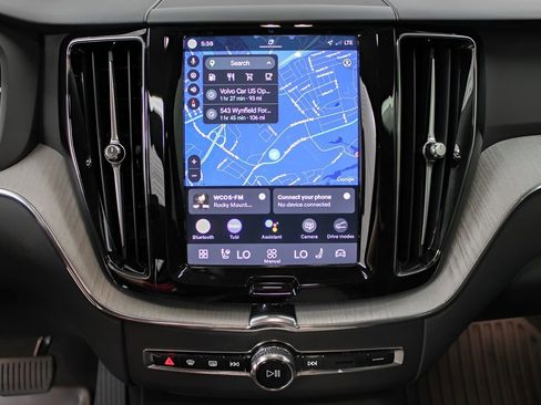Used 2025 Volvo XC60 B5 Plus AWD/4WD image 29
