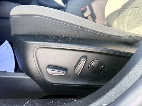 Used 2022 Ford Escape SE w/ SE Sport Appearance Package image 11