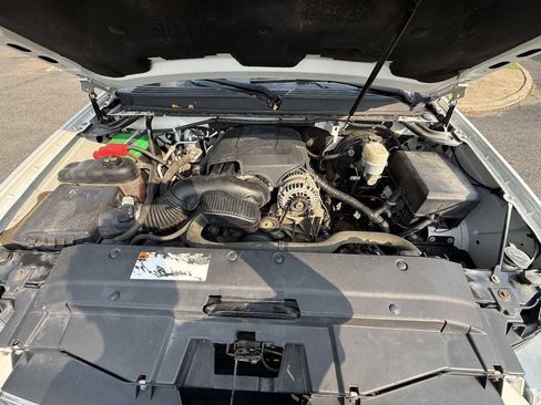 Used 2012 Chevrolet Suburban LT AWD/4WD image 23