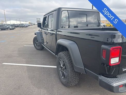 Used 2025 Jeep Gladiator Sport image 6