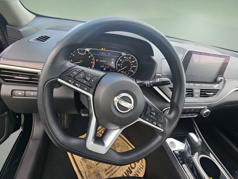 Used 2024 Nissan Altima 2.5 SV image 8