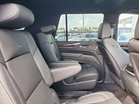 Used 2022 Cadillac Escalade Luxury image 33