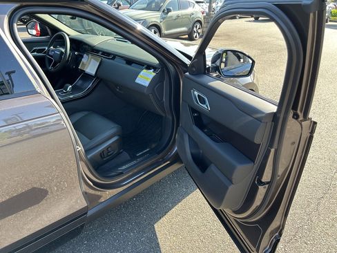 New 2026 Land Rover Range Rover Velar Dynamic SE image 19