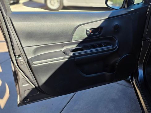 Used 2018 Toyota Prius Prime Plus image 26