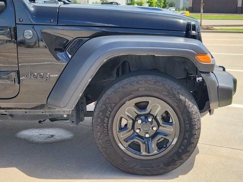 Used 2025 Jeep Wrangler Unlimited Sport AWD/4WD image 8
