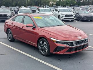 Used 2024 Hyundai Elantra Limited image 1